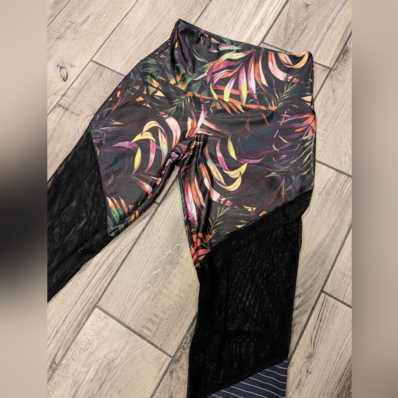 Women's ONZIE mesh panel leggings size M/L - Picture 8 of 8
